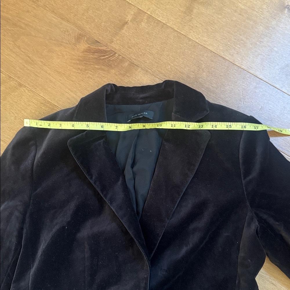 Ann Taylor Classic Black Blazer. Preowned! - Picture 8 of 9